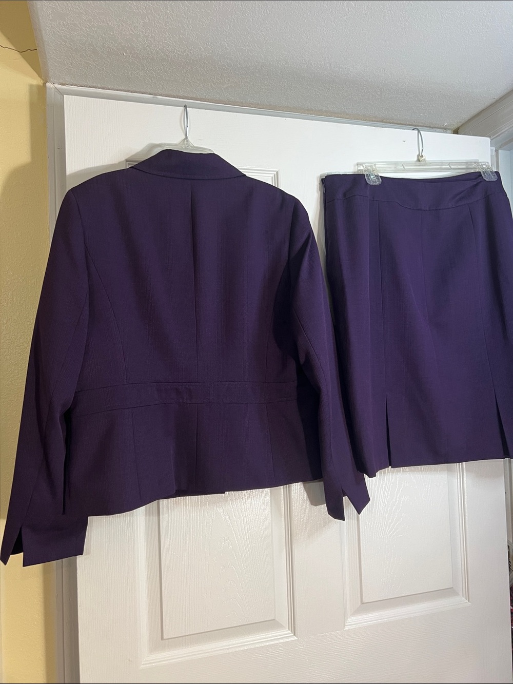 Le Suit Women's Deep Purple Two-Piece Blazer and Skirt Set - Picture 4 of 5